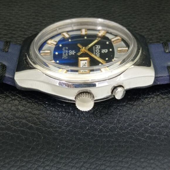 Vintage 1974 Ricoh Automatic Mens Silver Watch W/daydate & Blue accents - Picture 5 of 10